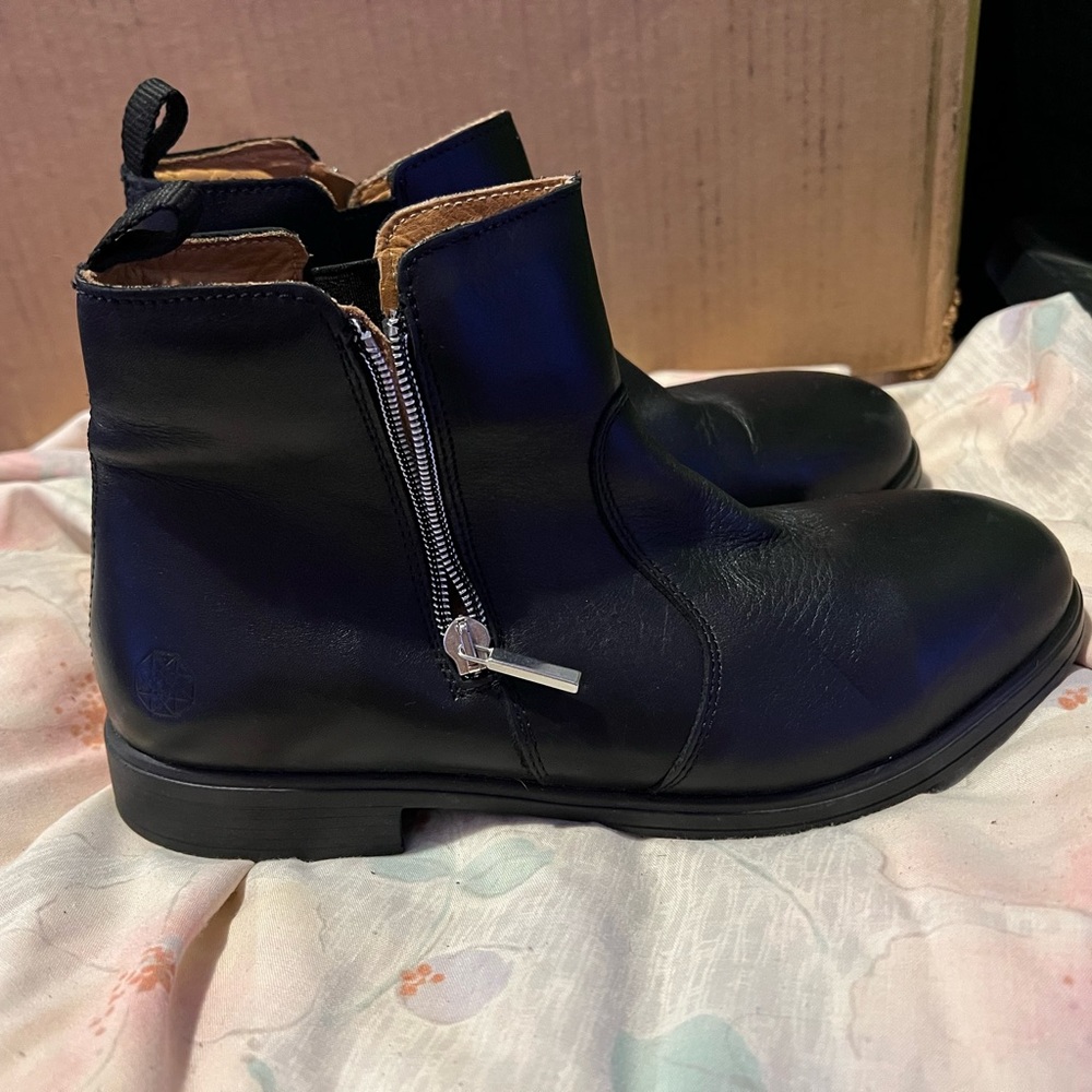 Xena Steel-toe ankle work boots women’s size 9